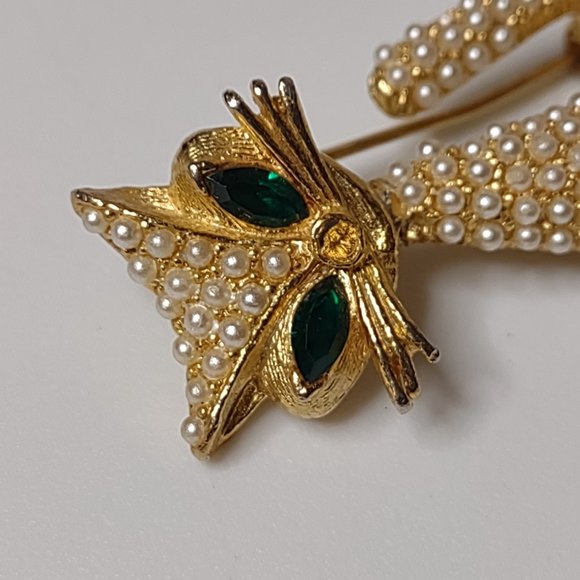 Gold Tone Faux Pearl Cat Brooch With Green Eyes - Picture 8 of 15